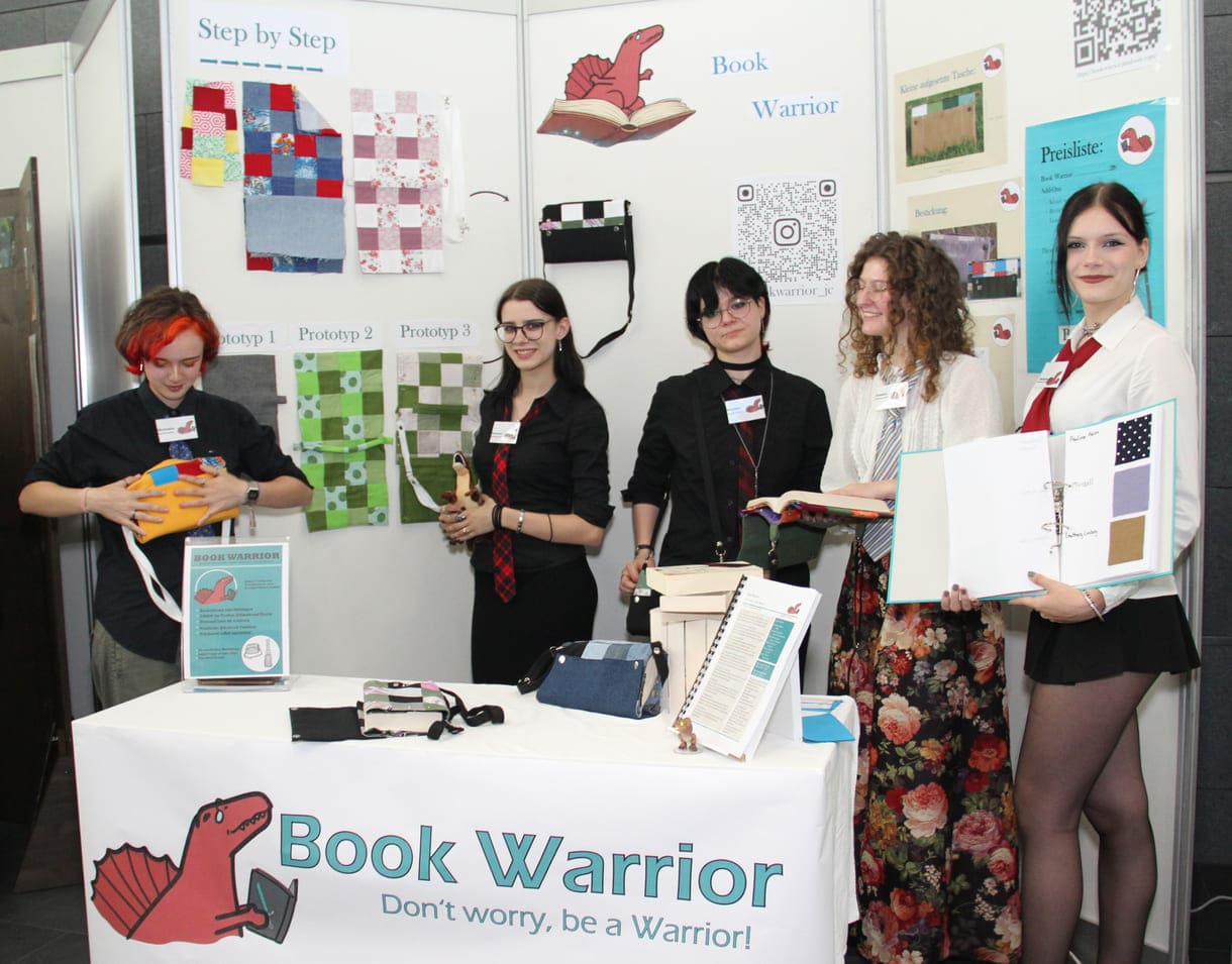 Melanie Hummer, Samara Egger, Karma Gölzner, Carina Hagmüller und Helen Wagner als 