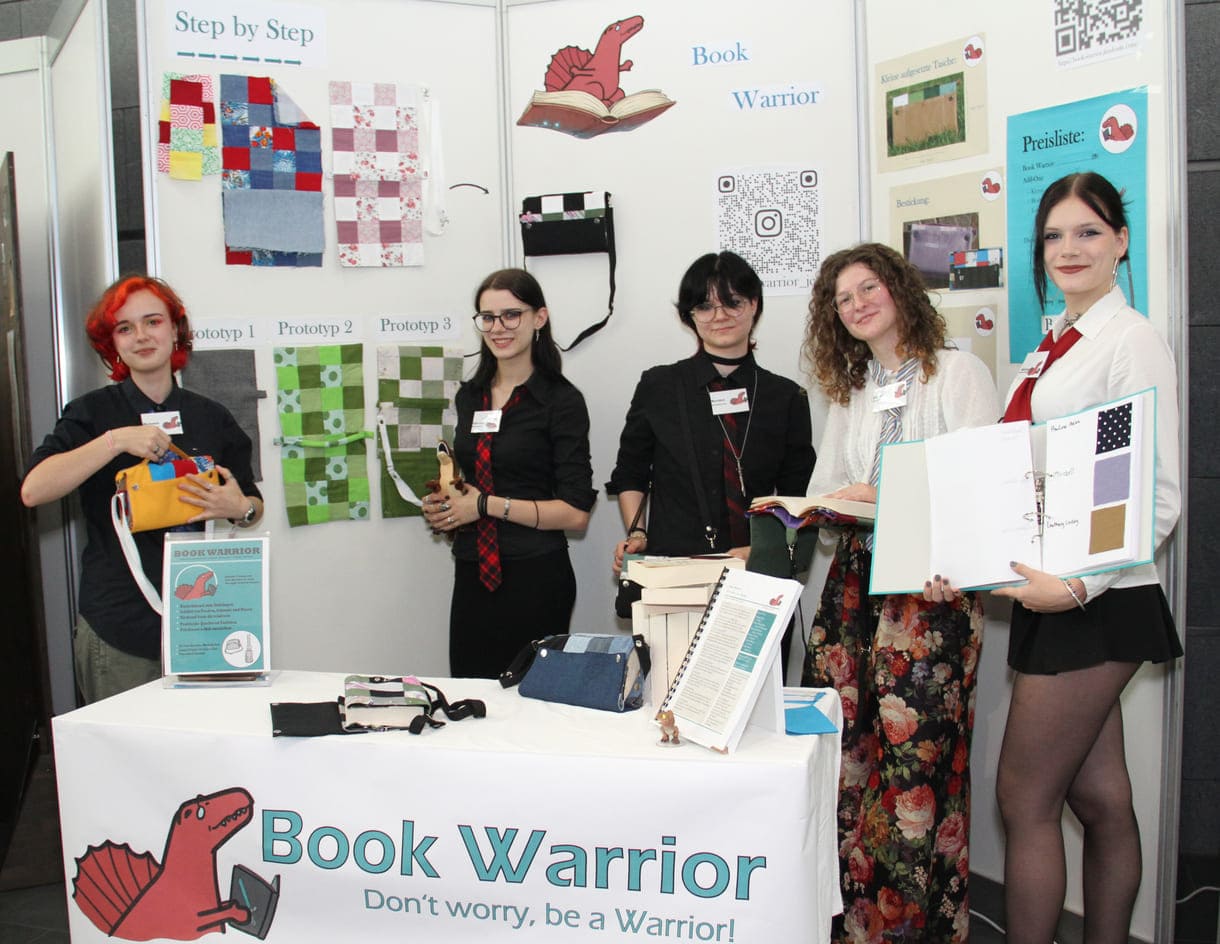 Melanie Hummer, Samara Egger, Karma Gölzner, Carina Hagmüller und Helen Wagner als 