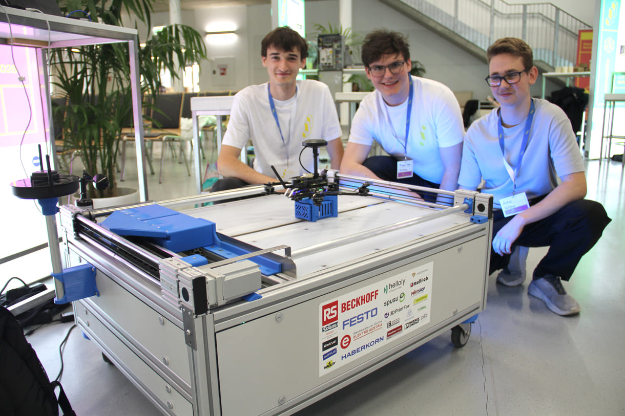 Nino Wieland, Michael Erber und Mathias Waltner mit PowerAirLoop; der vierte Kollege Richard Pruckmair war bei dem Fototermin noch verhindert