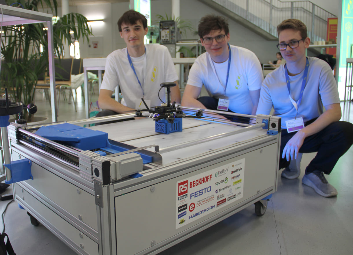 Nino wieland, Michael Erber und Mathias Waltner mit PowerAirLoop; der vierte Kollege Richard Pruckmair war bei dem Fototermin noch verhindert