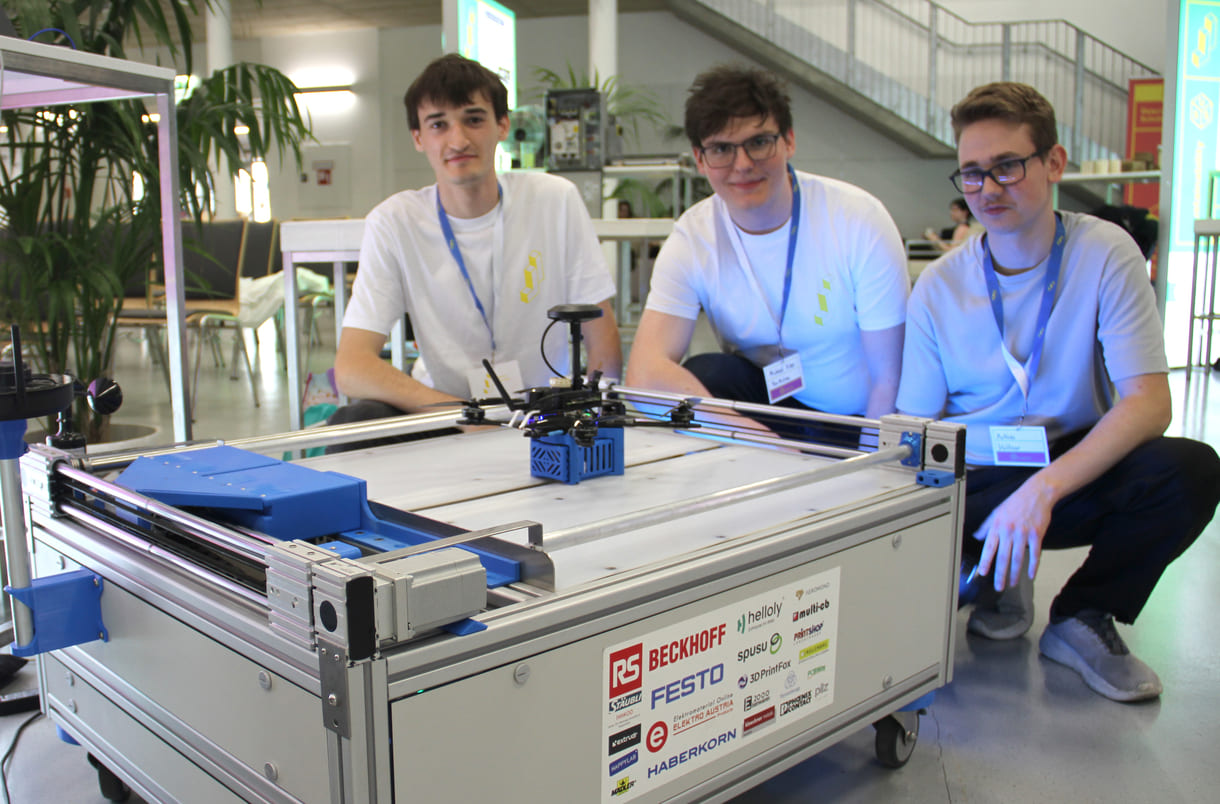 Nino Wieland, Michael Erber und Mathias Waltner mit PowerAirLoop; der vierte Kollege Richard Pruckmair war bei dem Fototermin noch verhindert