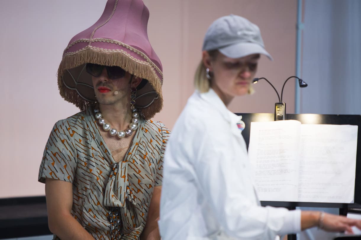 Szenenfoto aus "Maria und die Fledermaus" im Theater am Werk, Meidling