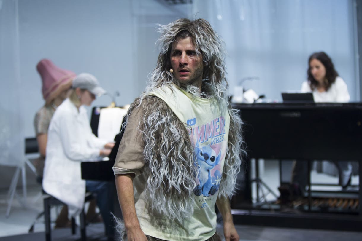 Szenenfoto aus "Maria und die Fledermaus" im Theater am Werk, Meidling