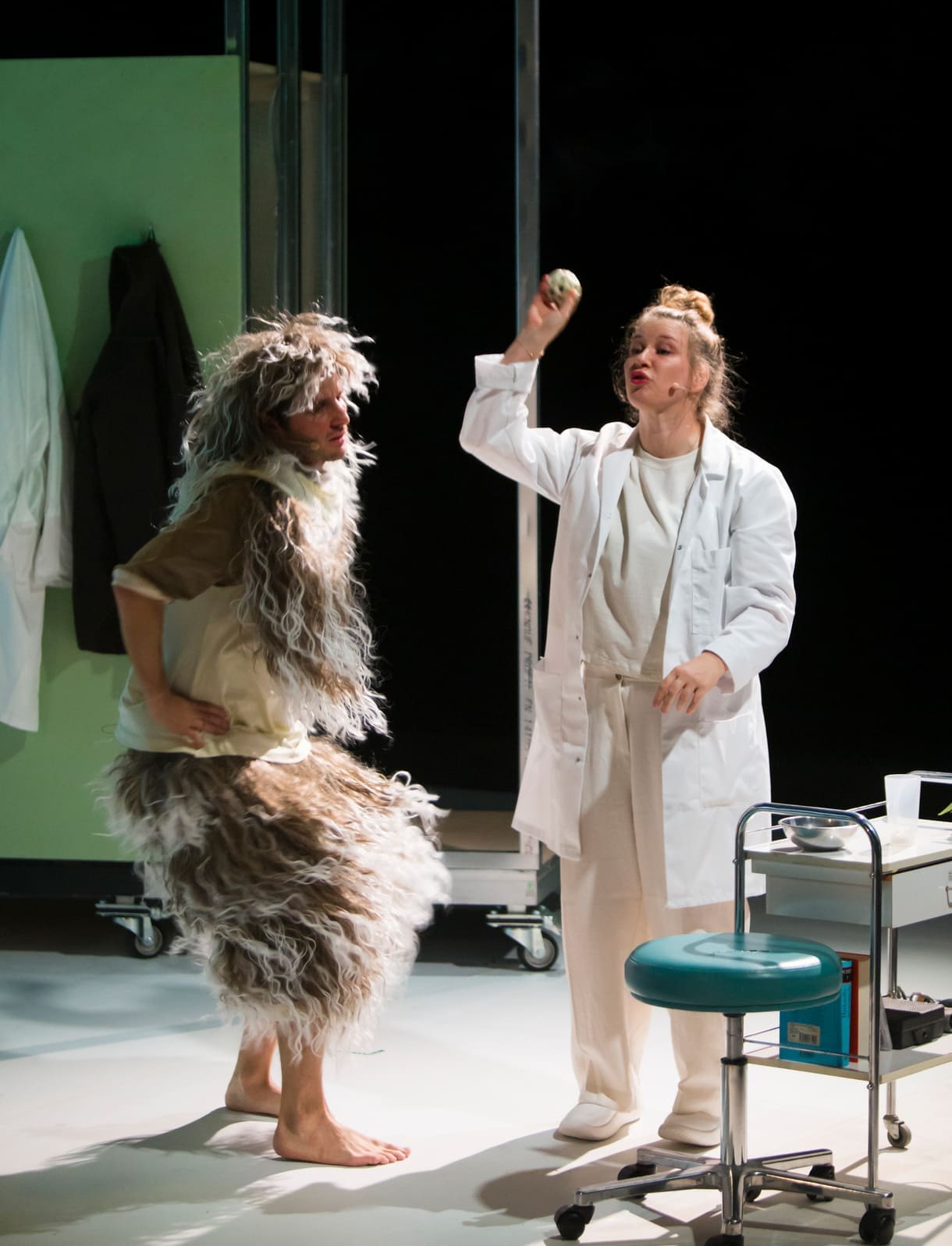 Szenenfoto aus "Maria und die Fledermaus" im Theater am Werk, Meidling