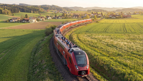 Die Foto-Monate der ÖBB zum 1. April: Der "Cabrio"-Panoramazug