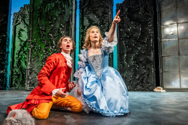Szenenfoto aus "Amadé und Antoinette" vom Theater der Jugend im Renaissancetheater