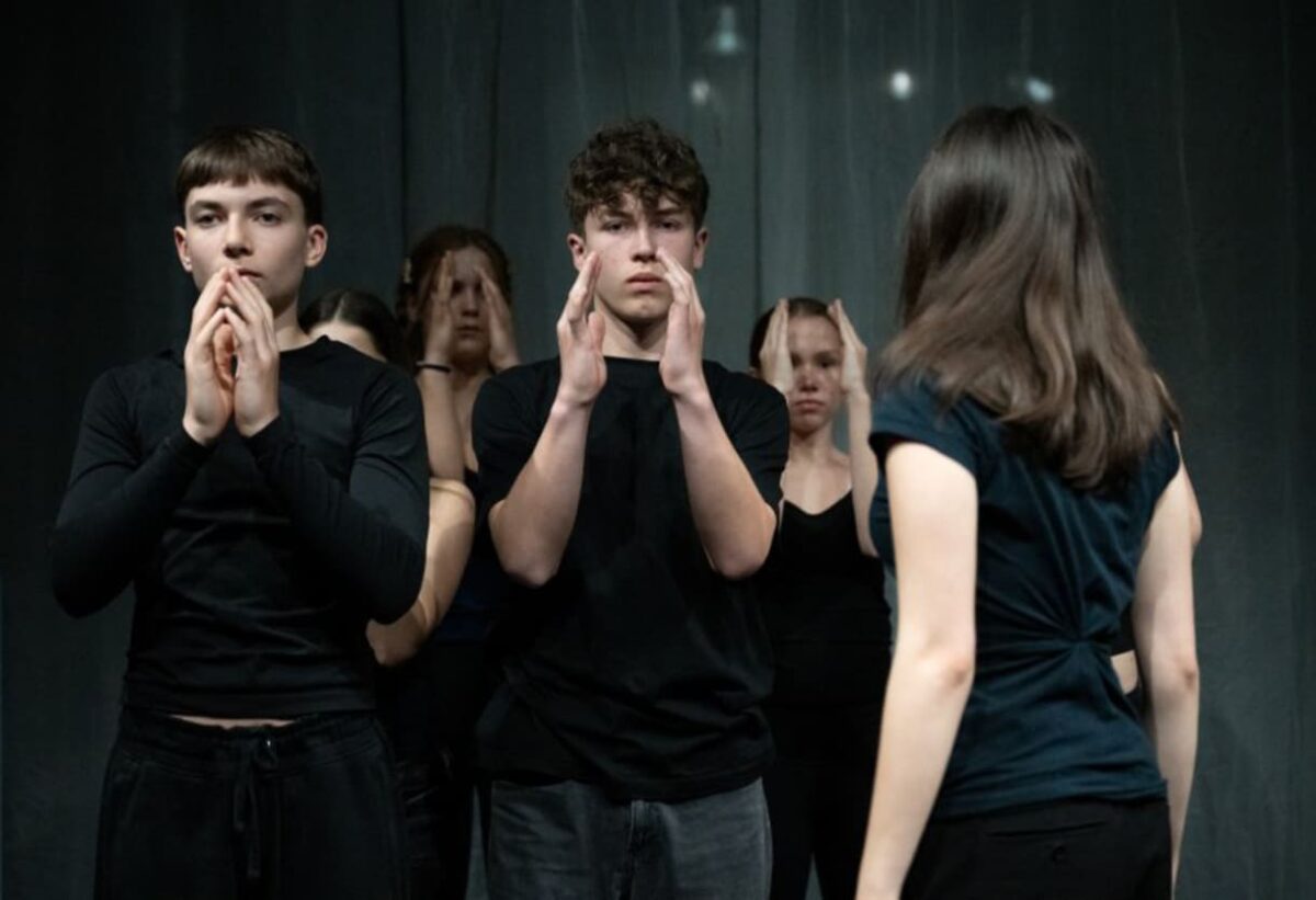 Szenenfoto aus "Who's talking?" vom Theaterclub 1 des Wiener Burgtheaters