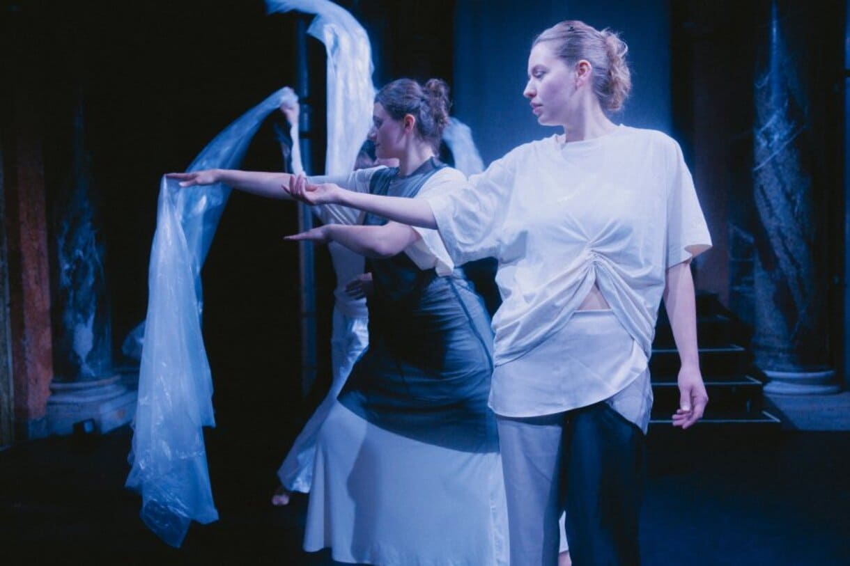 Szenenfoto aus der Performance des Burgtheater-Clubs 3: 