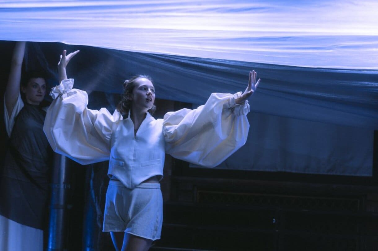 Szenenfoto aus der Performance des Burgtheater-Clubs 3: 