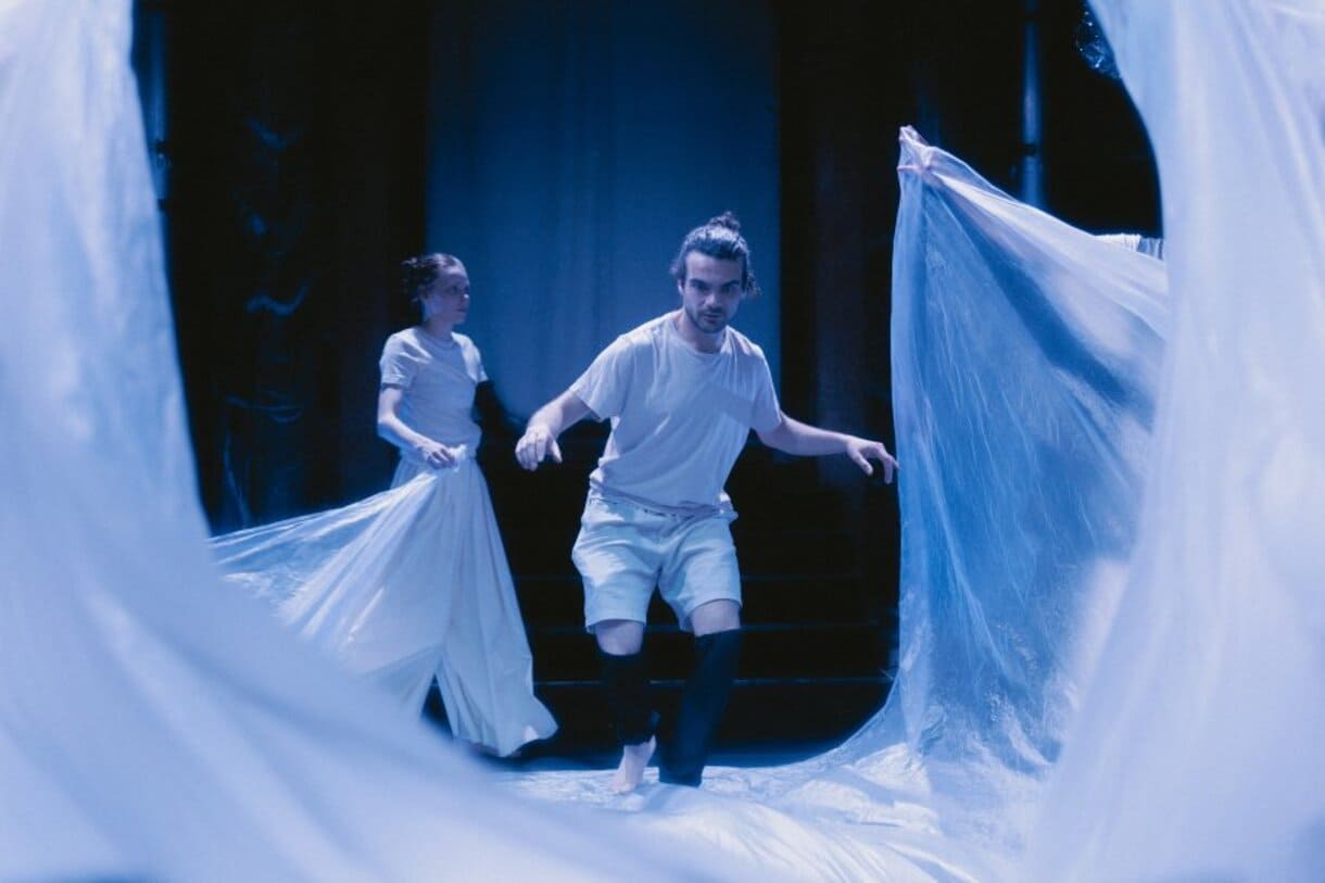 Szenenfoto aus der Performance des Burgtheater-Clubs 3: 