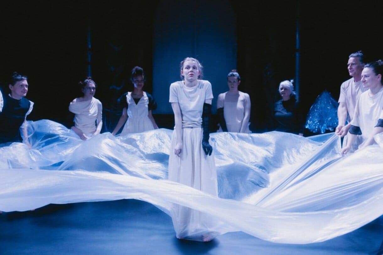 Szenenfoto aus der Performance des Burgtheater-Clubs 3: 