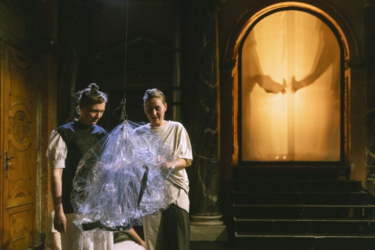 Szenenfoto aus der Performance des Burgtheater-Clubs 3: 