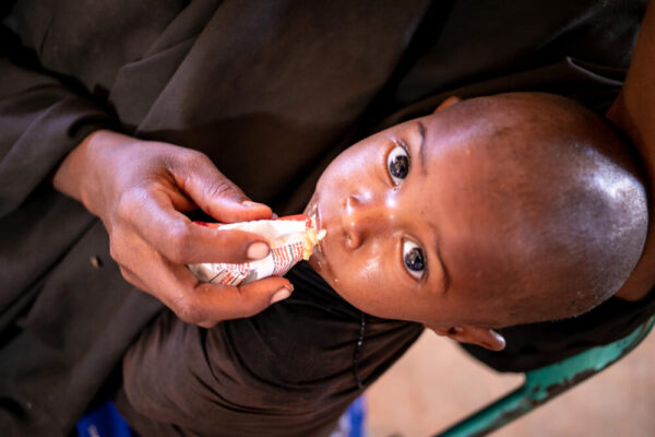 Im Gesundheitszentrum von Dooloow bekommen die unterernährten Kinder aufbauende Nahrung