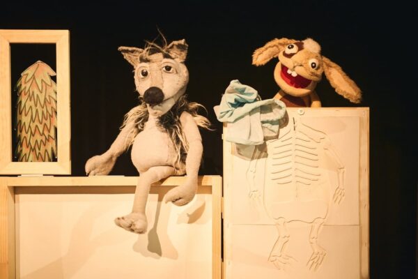 Szenenfoto aus "Wolf trifft Nager" von "Gustavs Schwestern"