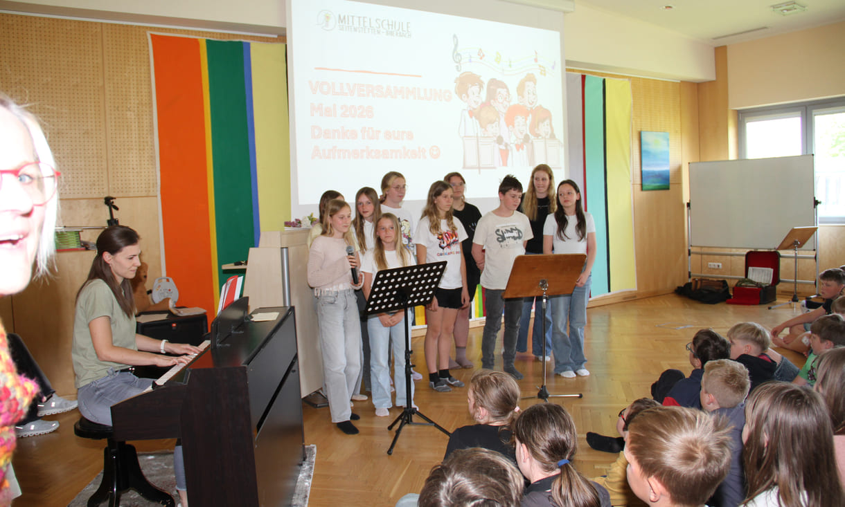 Musikalisch begann - und endete - die Vollversammlung der Mittelschule Seitenstetten