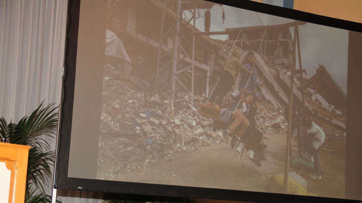 Würdigung der Gewinner-Bilderserie von Mahmoud Abu Hamda "Wings for Childhood and Peace"