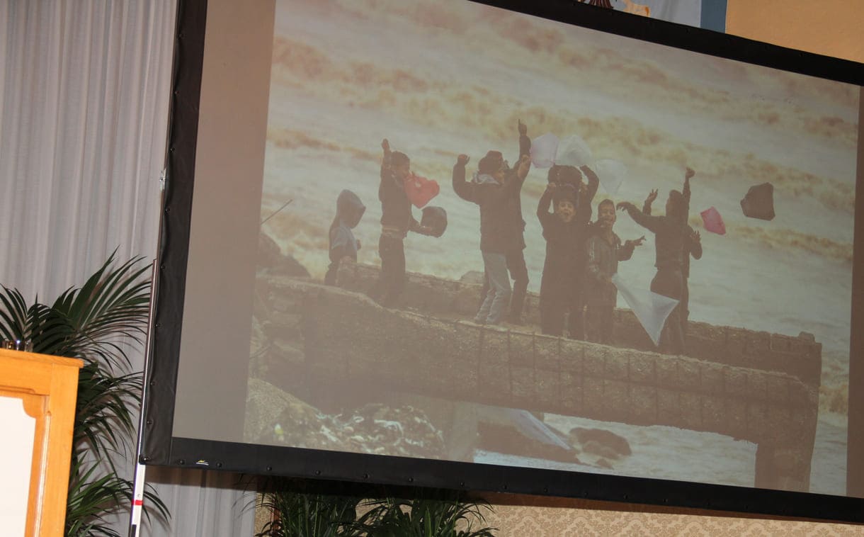 Würdigung der Gewinner-Bilderserie von Mahmoud Abu Hamda "Wings for Childhood and Peace"