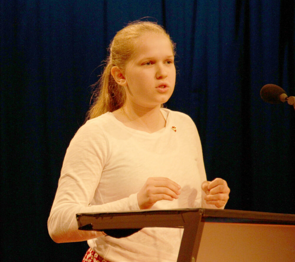 Adrienne Elbeshausen, Theresianischen Akademie (Wien 4, Wieden) mit Englisch als erlernter Fremdsprache