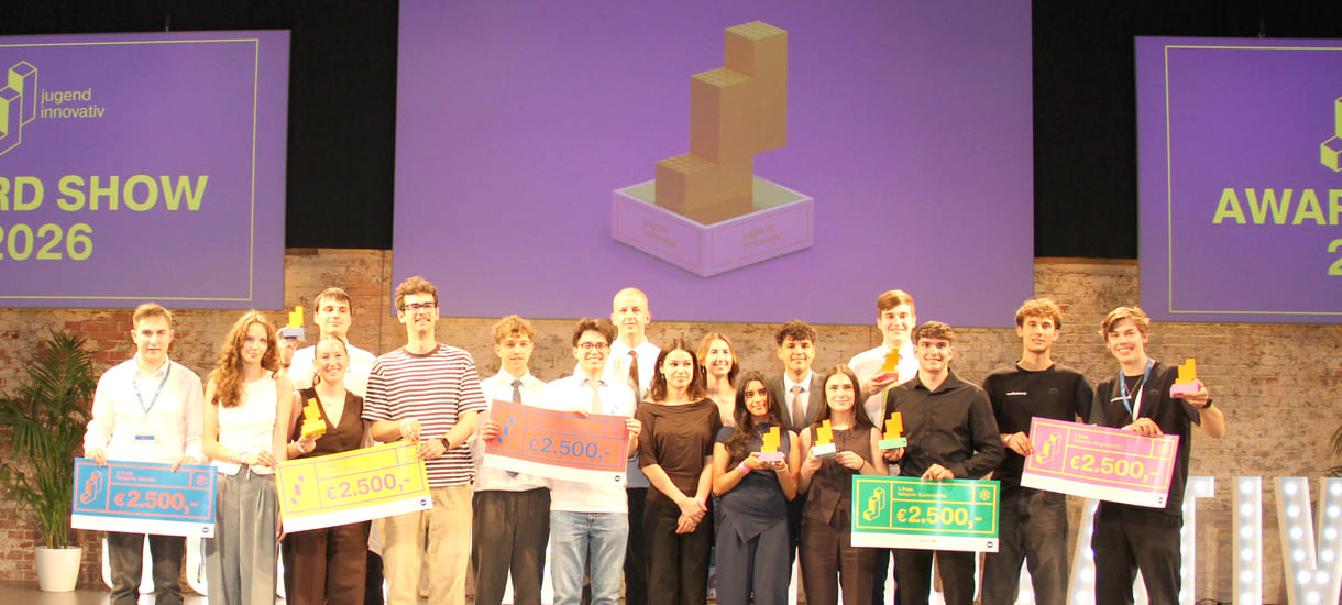 Gruppenfoto der erstplatzierten Teams aller Kategorien