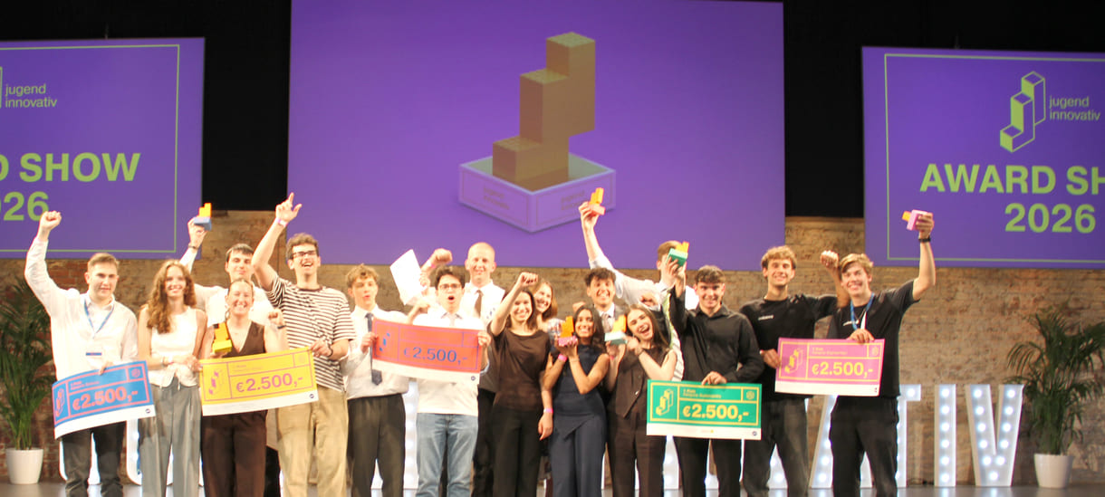 Gruppenfoto der erstplatzierten Teams aller Kategorien