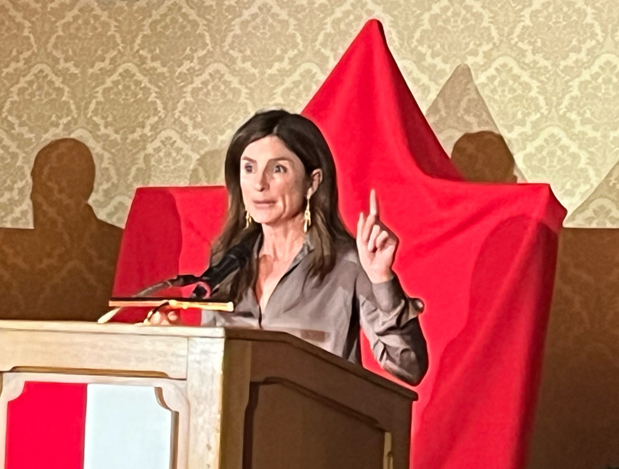 Ami Vitale, live bei der Preisverleihung mit ihrer Dankesrede