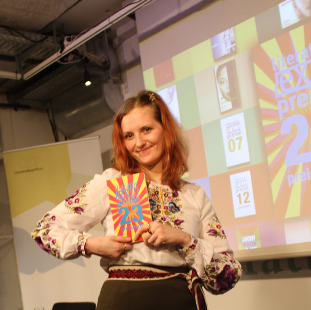 Gewinnerin Anastasiya Savran mit dem Preistexte-Buch
