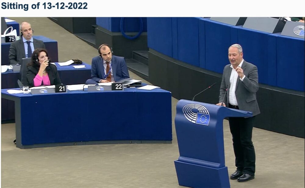 Andreas Schieder, EU-Parlamentsabgeordneter (SPÖ) spricht im Plenum über die Angeriffe auf Kurd:innen in Syrien und dem Irak