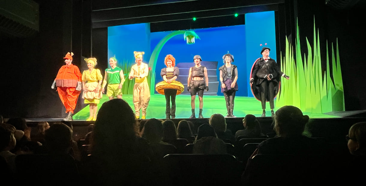 Applaus für die Schauspieler:innen