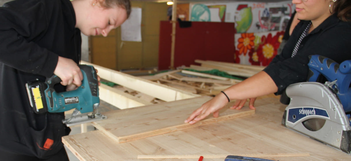 Holz-Arbeiten in der Werkstatt