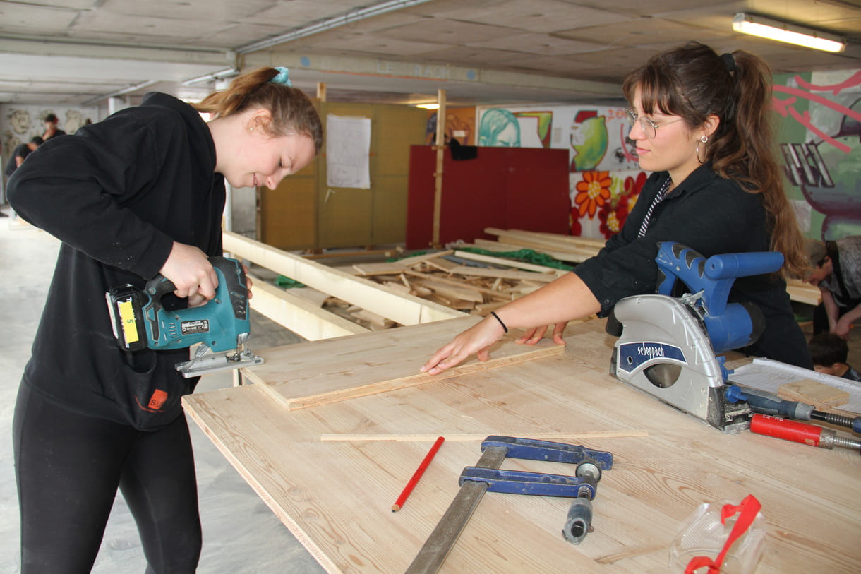 Holz-Arbeiten in der Werkstatt