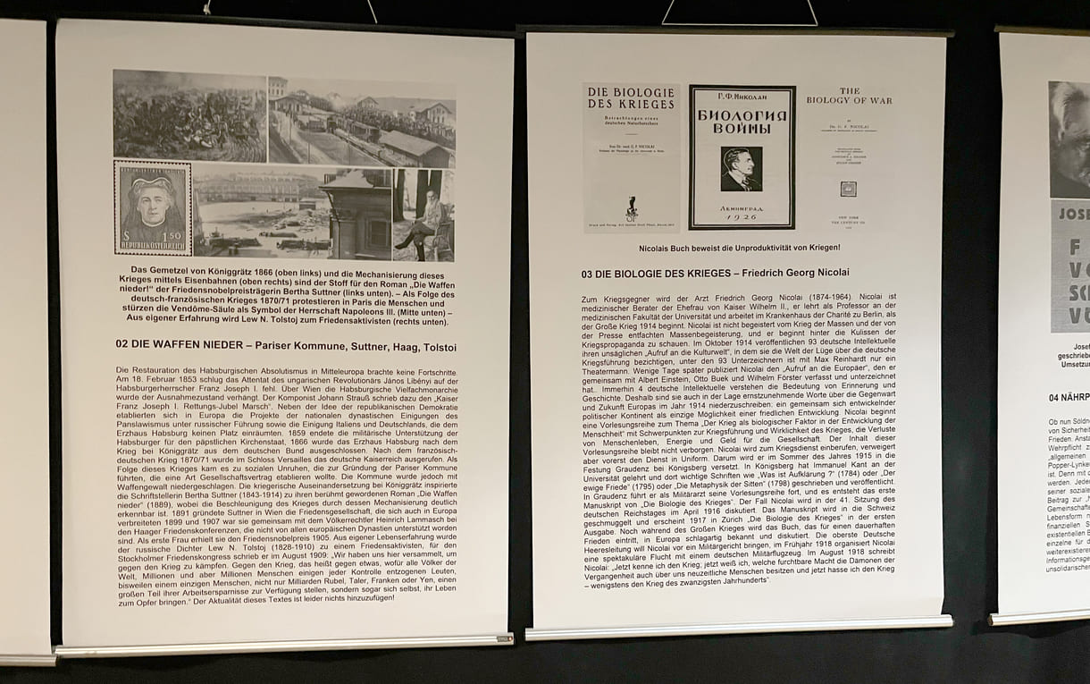 Thematische Text- und Foto-Plakate gegen Krieg - rechercheirt und gestaltet vom 