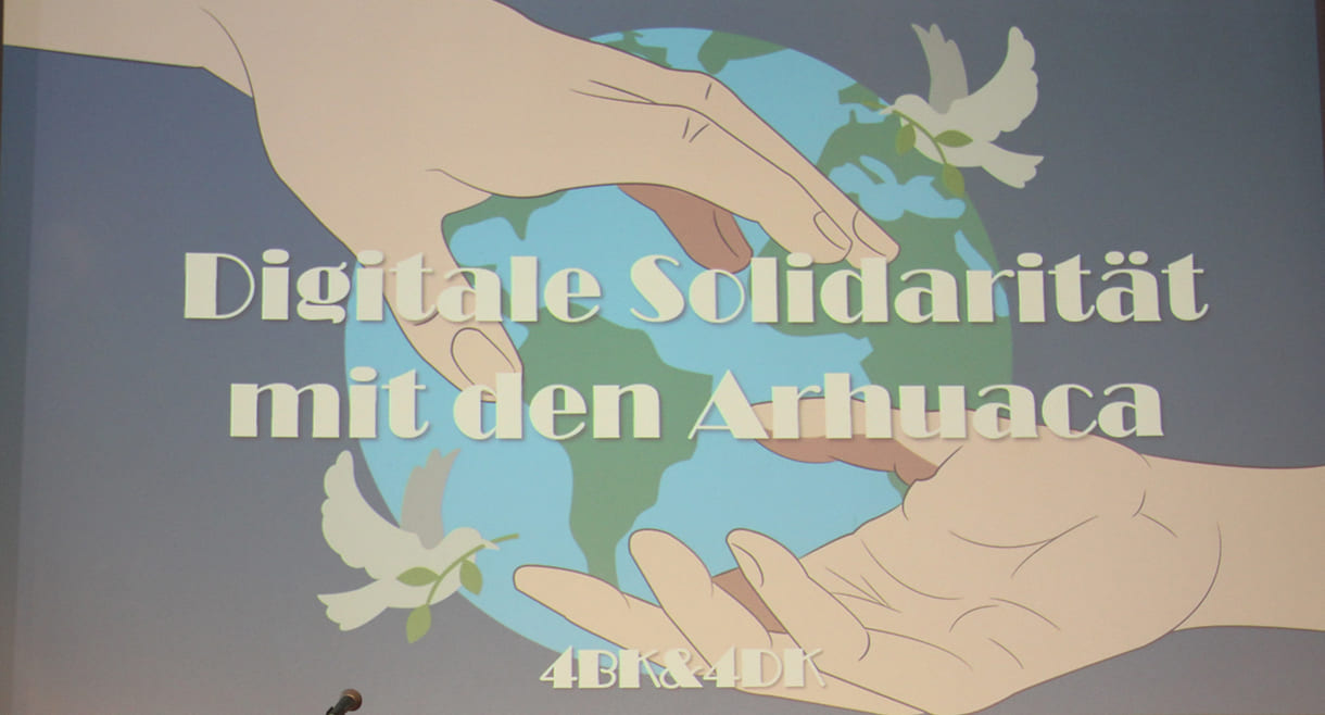 Jugendliche präsentieren das Projekt 