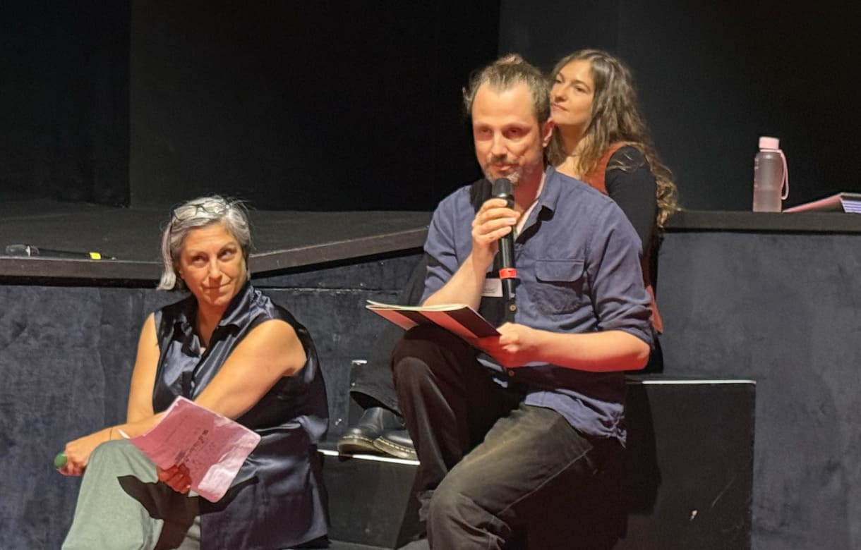 Aslı Kışlal, Michael Isenberg und Sarah Caliciotti (Dramatrug:innen)