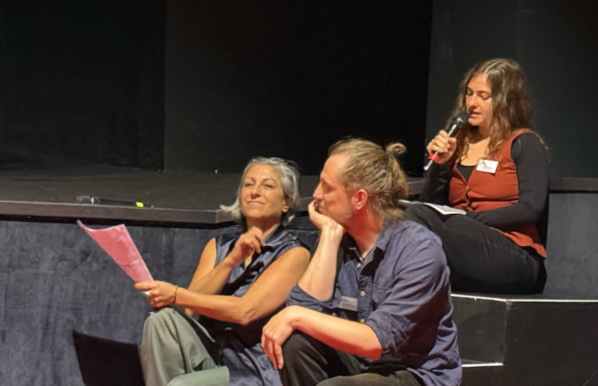 Aslı Kışlal, Michael Isenberg und Sarah Caliciotti (Dramatrug:innen)