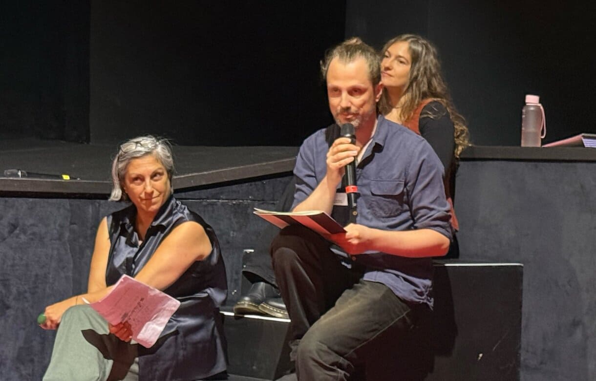 Aslı Kışlal, Michael Isenberg und Sarah Caliciotti (Dramatrug:innen)