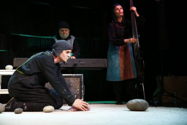 Szenenfoto aus "Astons Steine" von Teater Pero aus Schweden