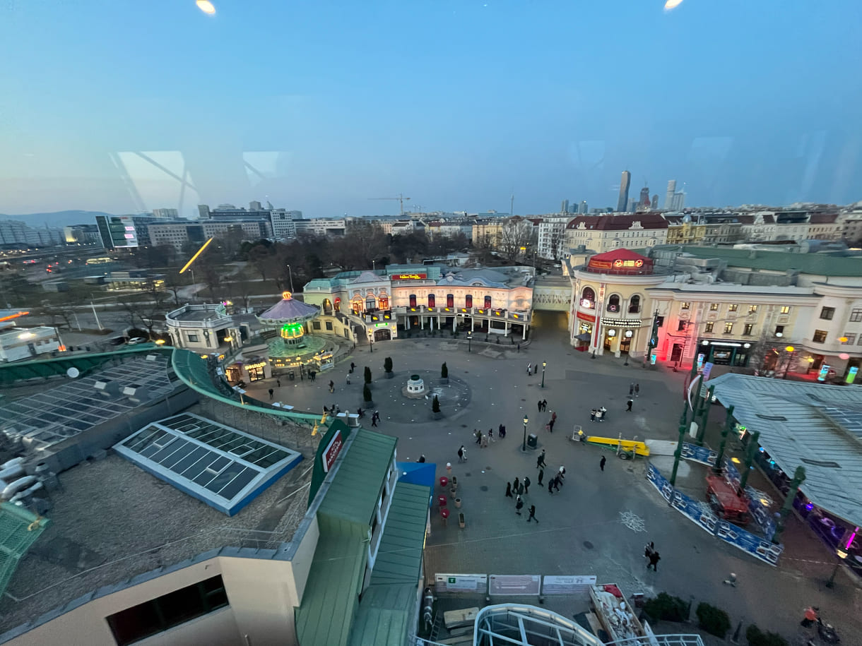 Aussicht aus einem der Waggons auf die Stadt