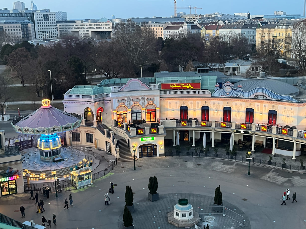 Aussicht aus einem der Waggons auf die Stadt