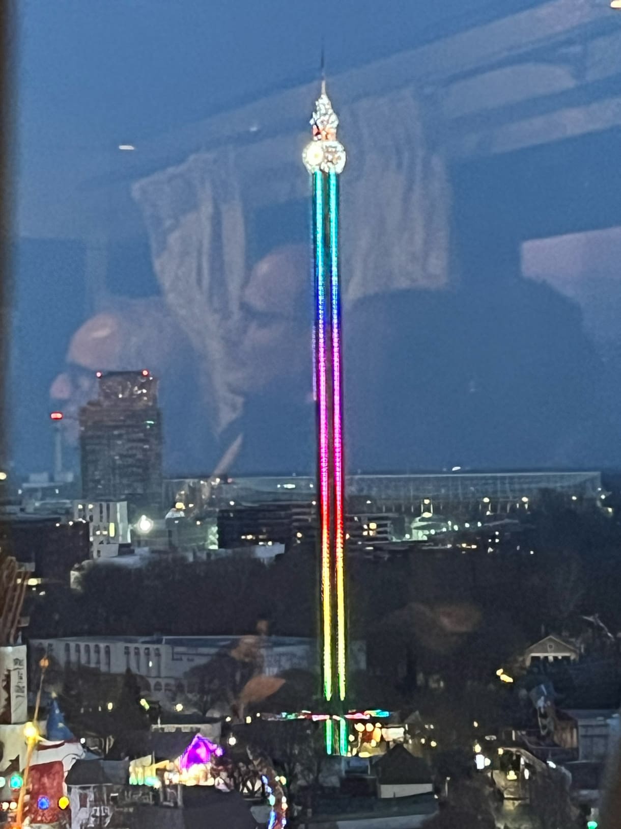 Aussicht aus einem der Waggons auf die Stadt