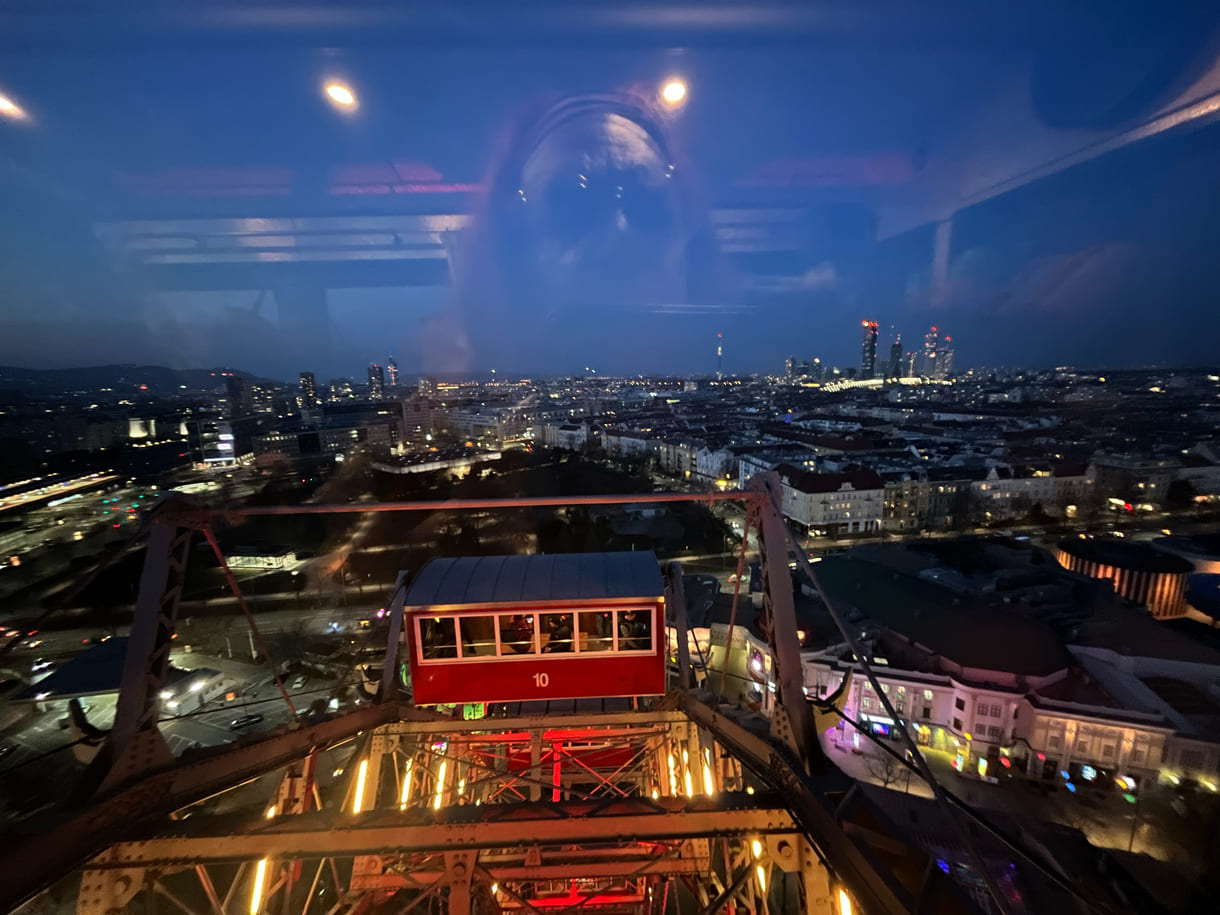 Aussicht aus einem der Waggons auf die Stadt