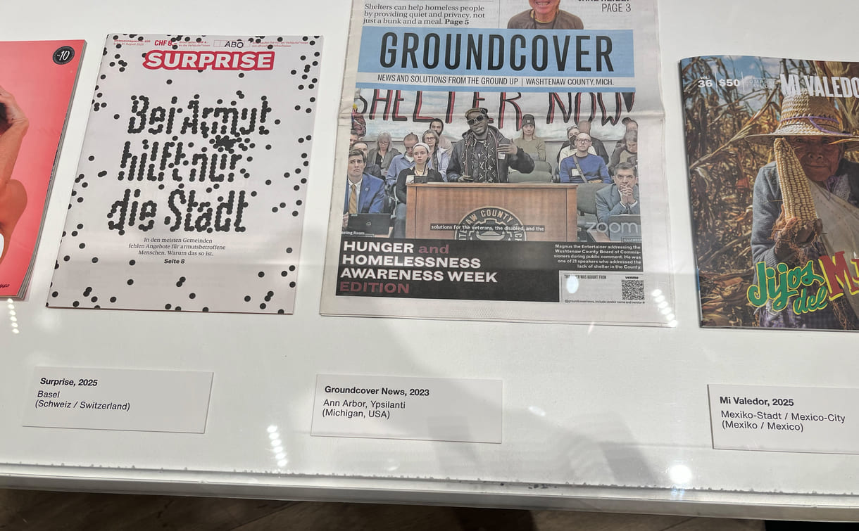 Ausstellungstafel über internationale VErnetzung von Straßenzeitungen