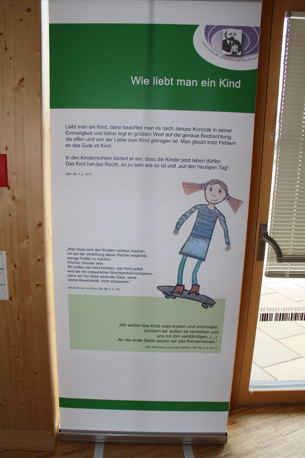 Roll-Ups der Ausstellung über Janusz Korczak