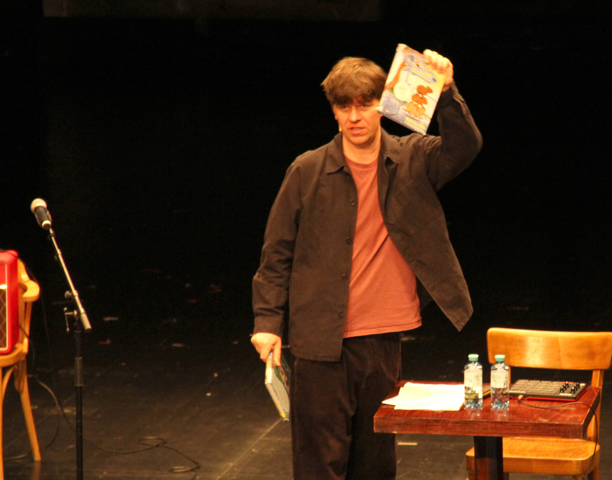 Autor und die beiden bereits gedruckten Bücher