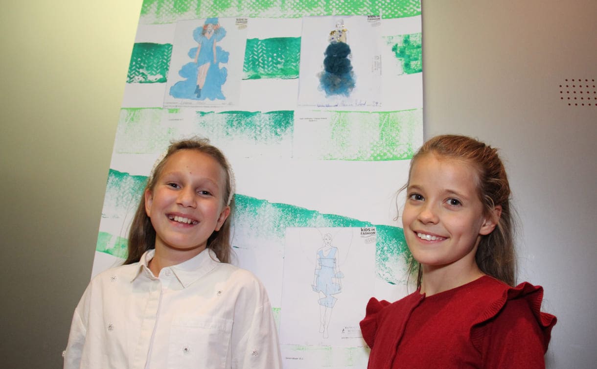 Aylin Hoffmann und Hanna Roland bei ihrem Design