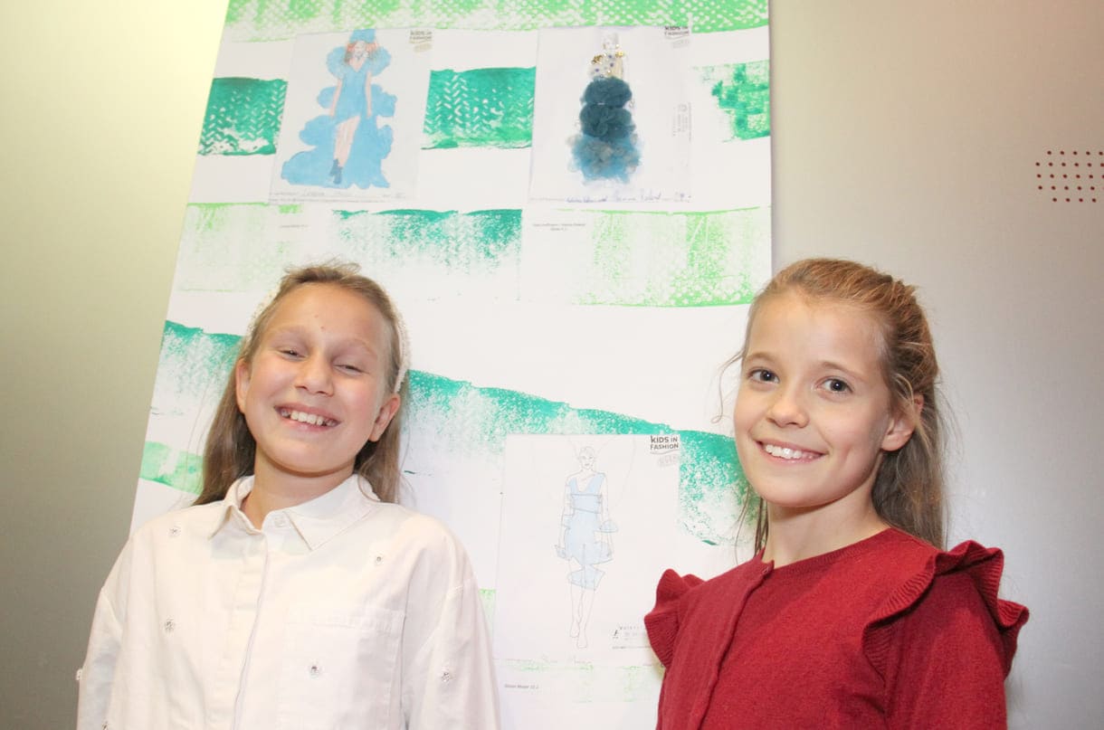 Aylin Hoffmann und Hanna Roland bei ihrem Design