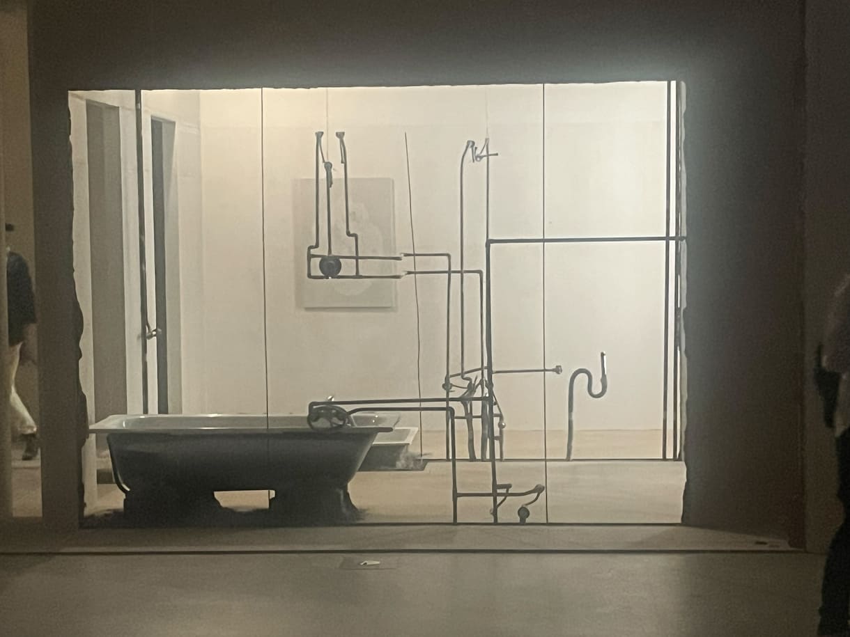 installation Badezimmer in der Ausstellung 