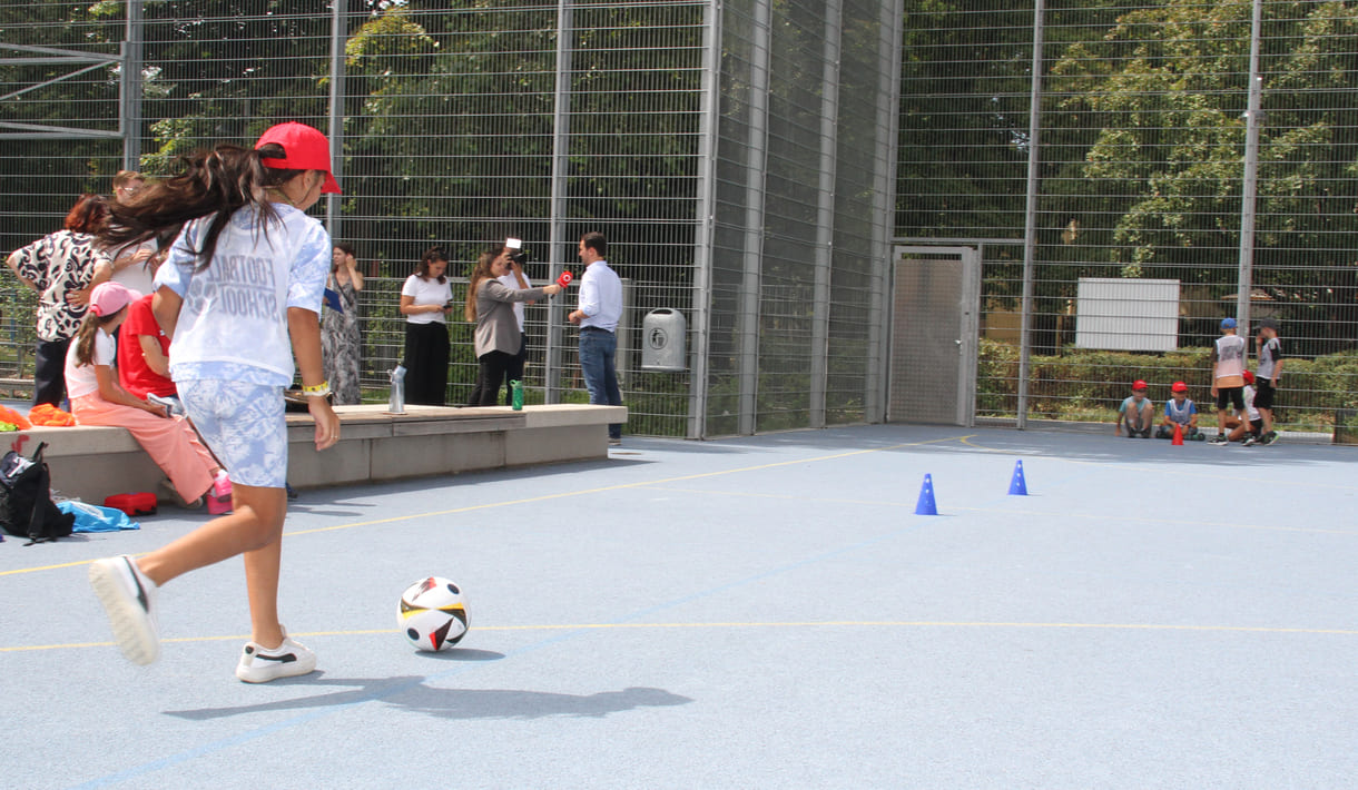 Slalom mit Ball am Fuß...