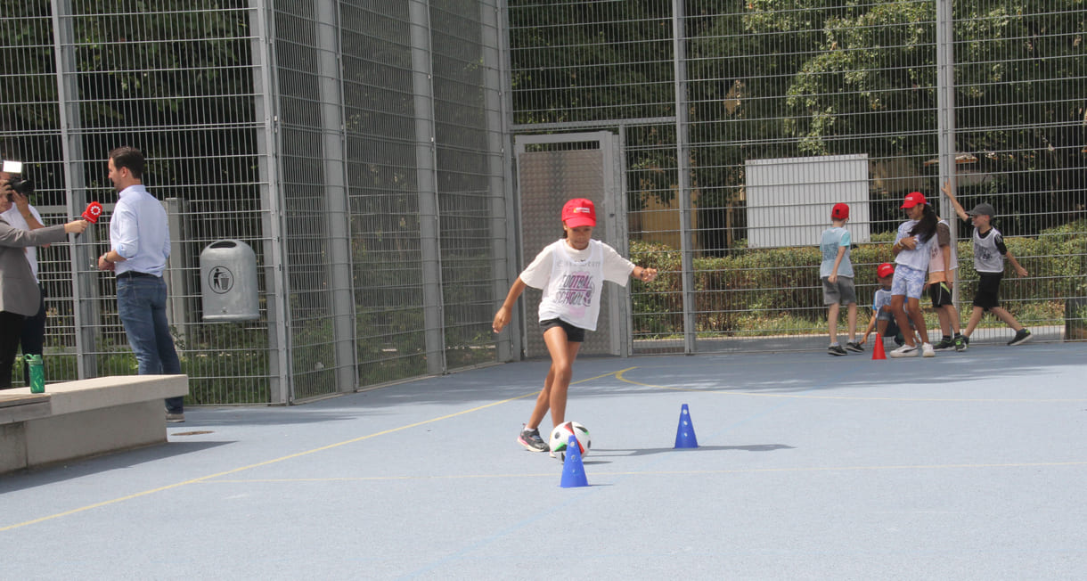 Slalom mit Ball am Fuß...