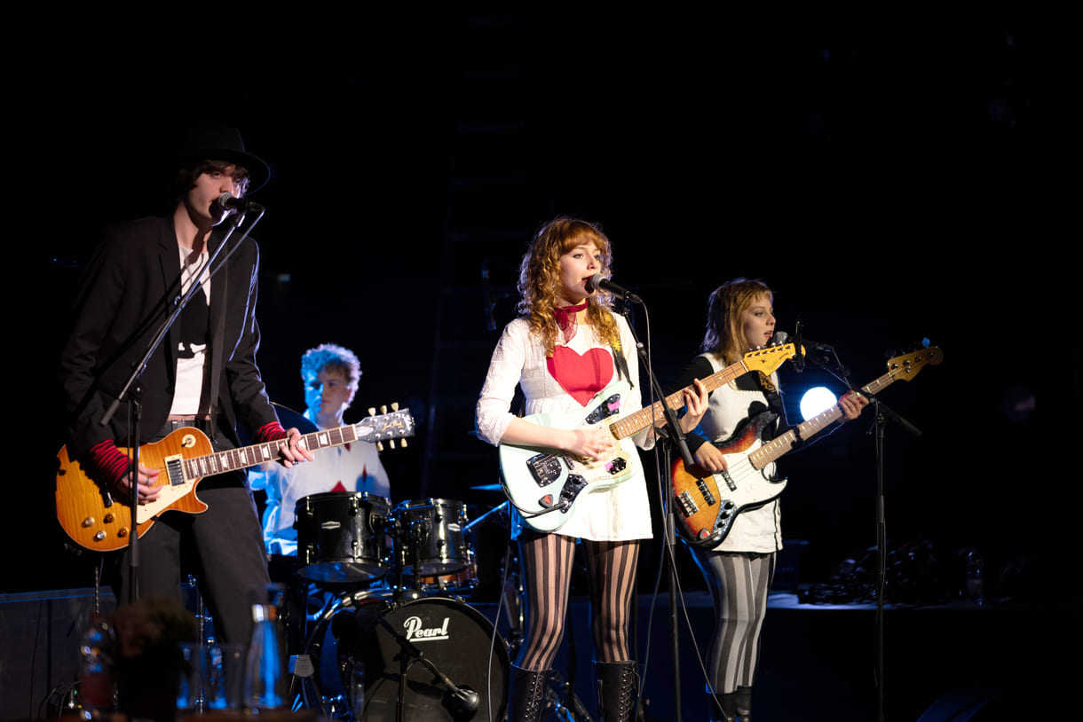 Junge Band "Leeta" begleitete die Preisverleihung von texte.wien 2025 im Schauspielhaus der Bundeshauptstadt