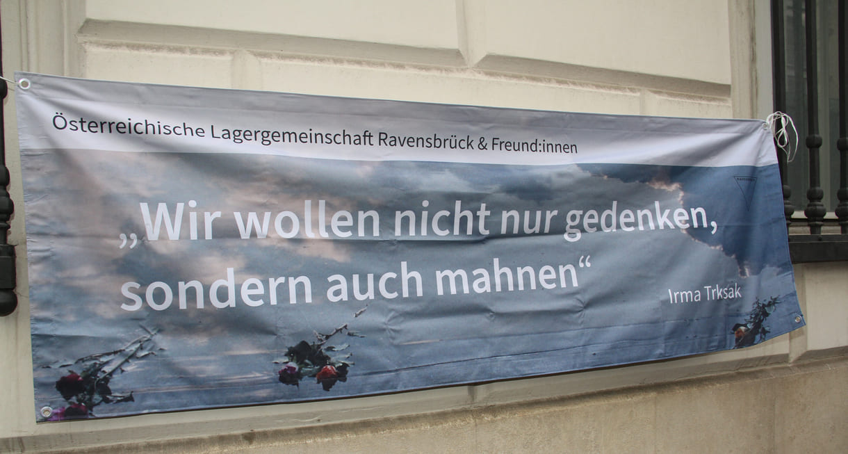 Transparent bei der Kundgebung